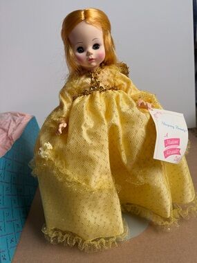 Madame Alexander Sleeping Beauty 1595 Doll-Excellent box & tag